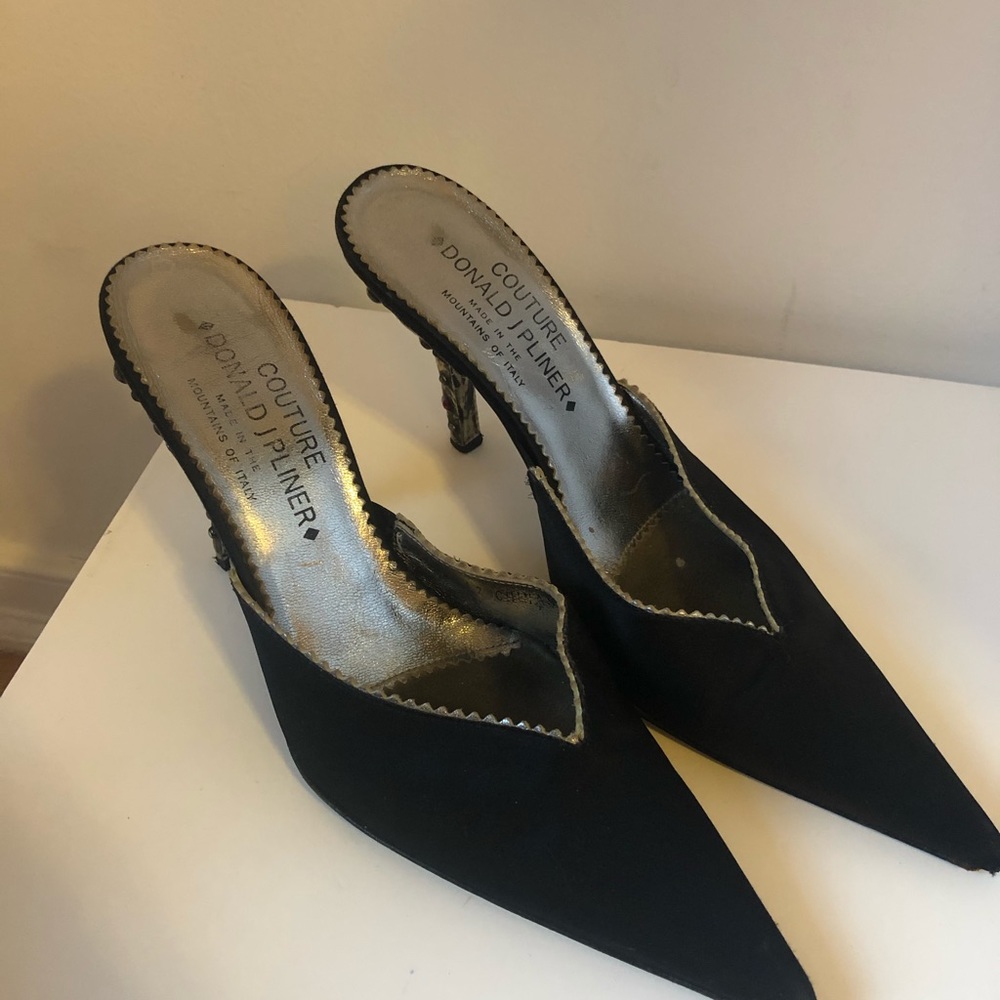 Vintage Donald J. Pliner gemed heel